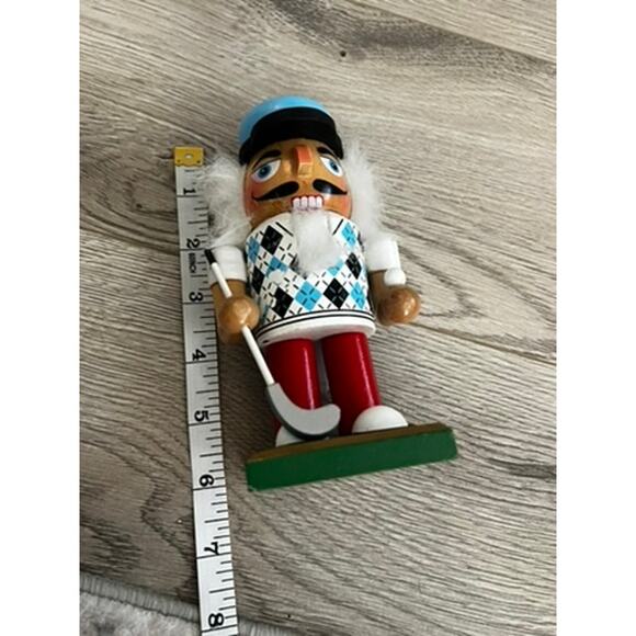 Mini Nutcracker golfer 6 inches holiday whimsical festive cute - Picture 4 of 8